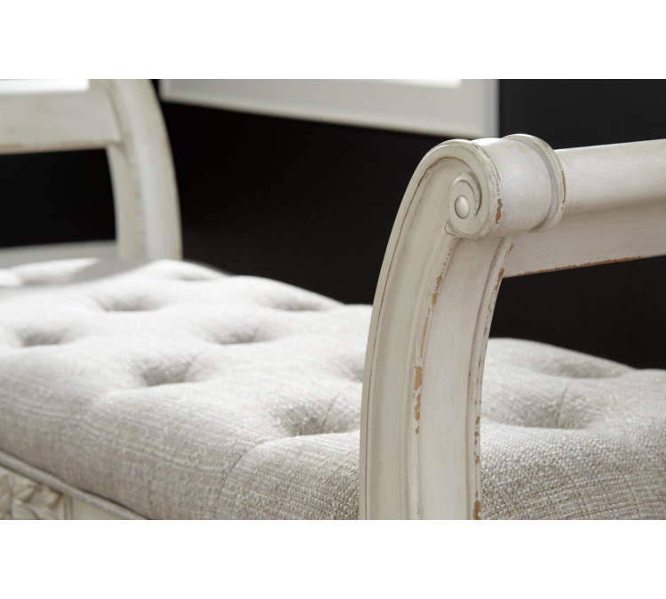 Realyn Accent Bench - Antique White