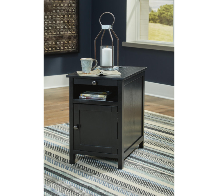 Treytown Chairside End Table - Black