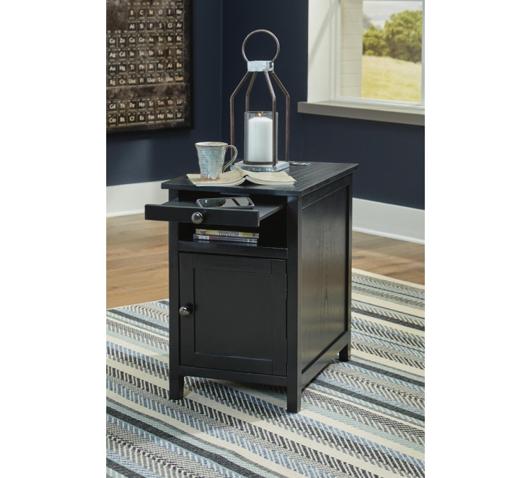 Treytown Chairside End Table - Black