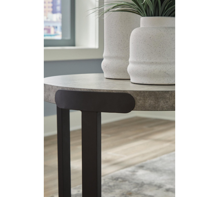 Darthurst Table (Set of 3) - Light Brown