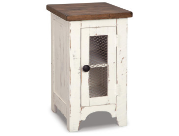 Wystfield Chairside End Table - White/Brown